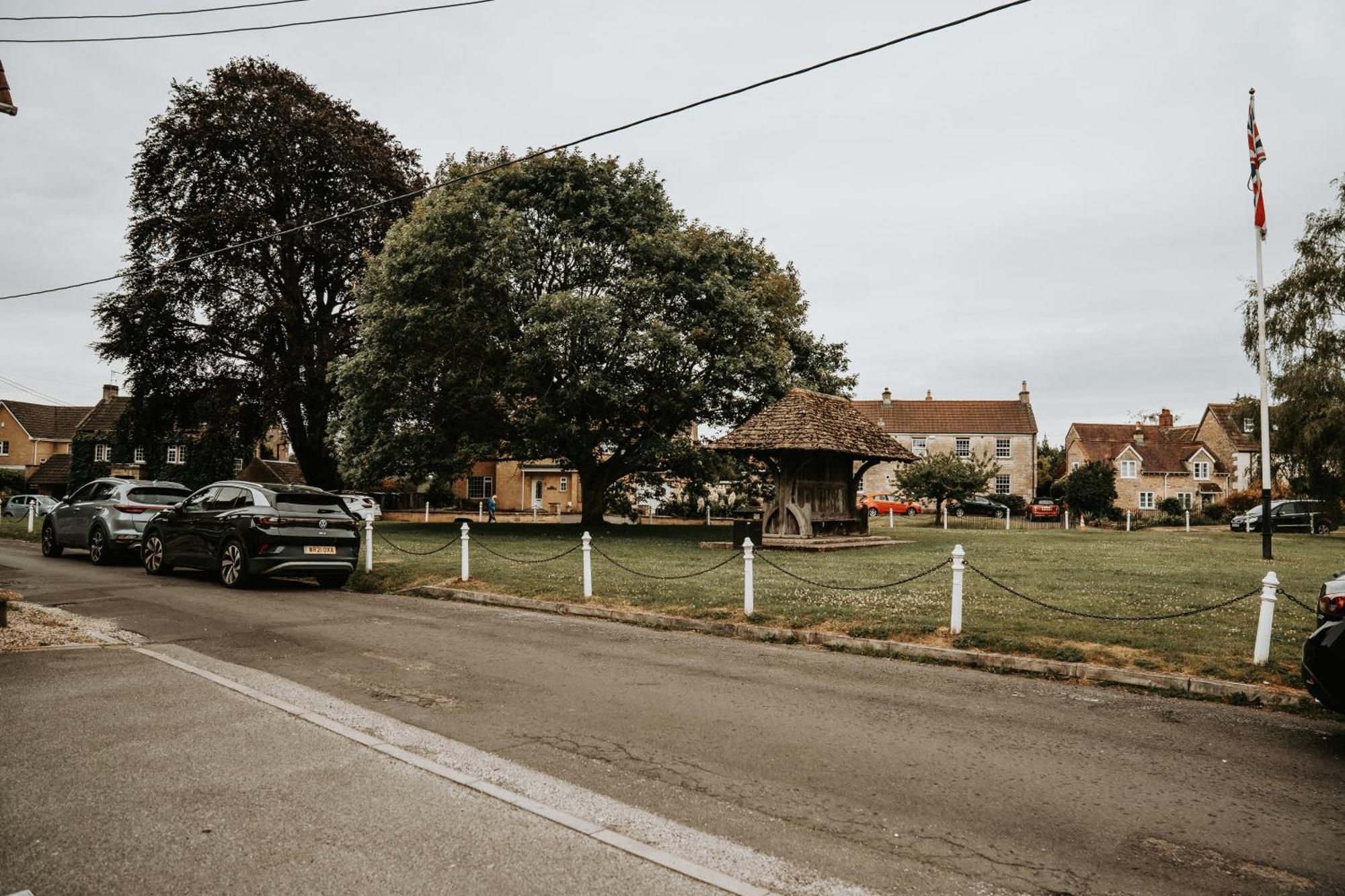 Retreat On The Green Holt  Buitenkant foto